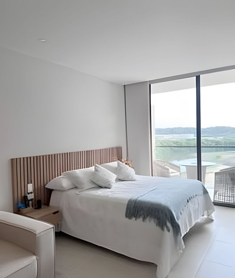 Disfrutar con elegancia, confort y acceso al mar.