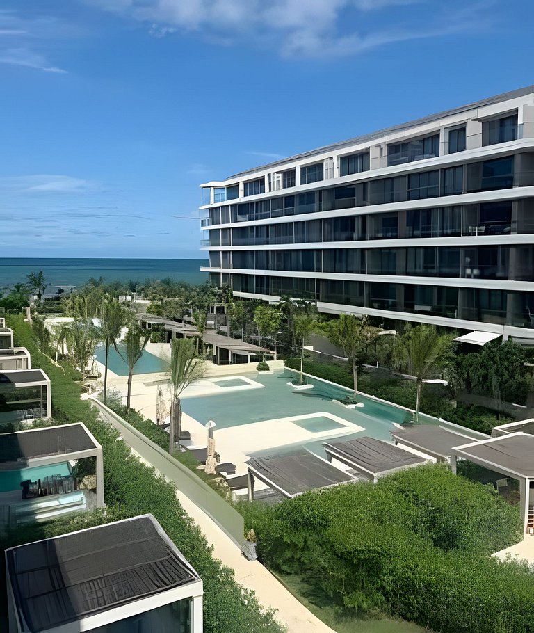 Disfrutar con elegancia, confort y acceso al mar.