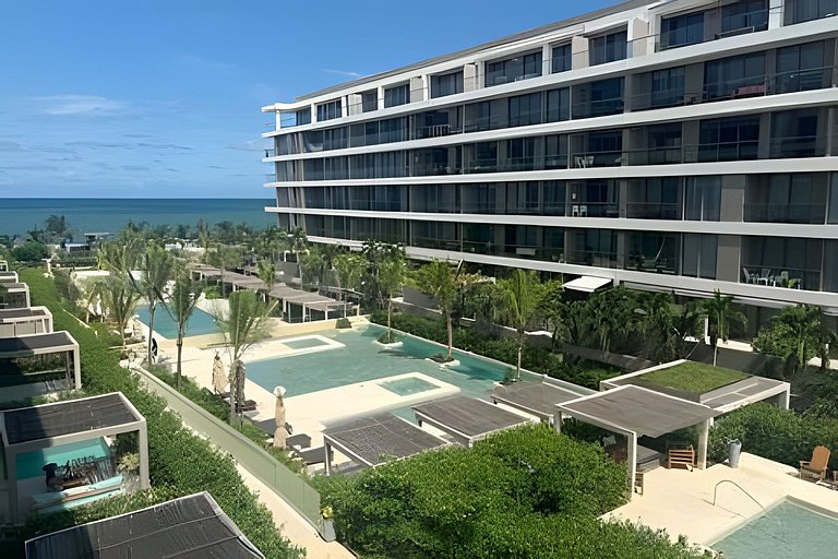 Disfrutar con elegancia, confort y acceso al mar.